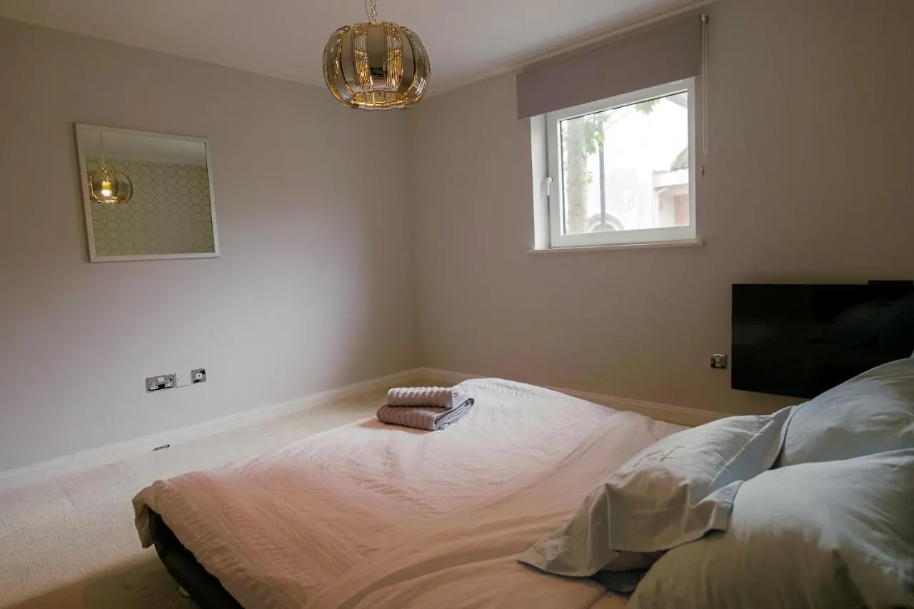 Stunning Holiday Stay With Free Gym And Parking Cardiff Apartment